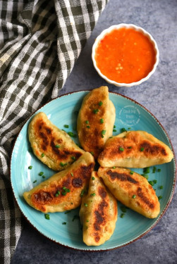 Chicken Pan Fried Momo (6Pieces)