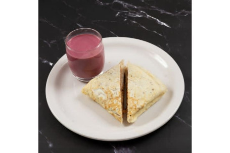 Bread Omelette And Apple, Beetroot, Carrot Smoothie