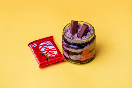 Kitkat Chocolate Jar Cake
