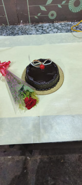 Dark Chocolate Cake With Single Rose (500 Gms)