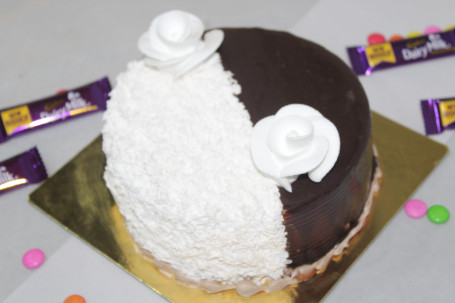 Chocolate Vanilla Cake(Eggless)