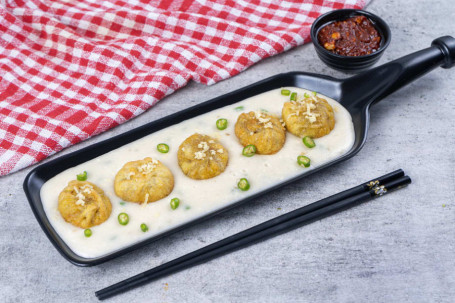 Cheese Chilly Veg Momos [6 Pieces]