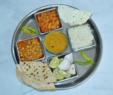 Kathiyawadi Gujarati Thali (L)