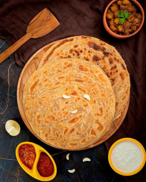 Garlic Lachha Paratha With Chole