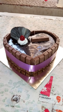 Heart Shape Full Chocolate Kitkat Cake [Eggless