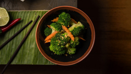 Broccoli With Garlic And Soya Sauce (Vegan