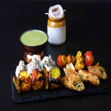 Veg Platter 18 Pcs Serves 3-4 Person