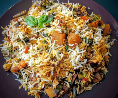 Chef's Special Hyderabadi Veg Biryani With Raita