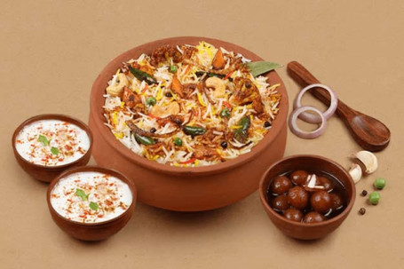 1 Kg Veg Nawabi Matka Biryani Free Dessert