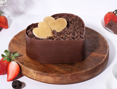 Heart Shaped Choco Strawberry Cake (500 Gm)