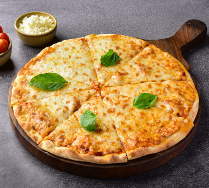 7 Regular Margherita Pizza (4 Slice)(Served With Seasoning And Sauces)
