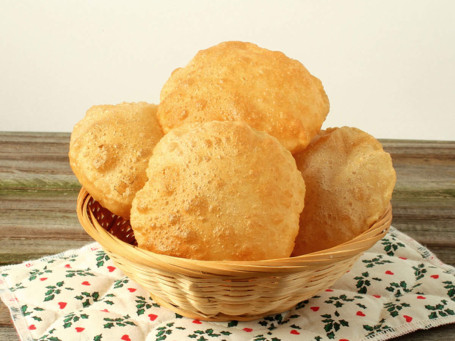 Poori (4Pcs) Sabji Aloo Matar