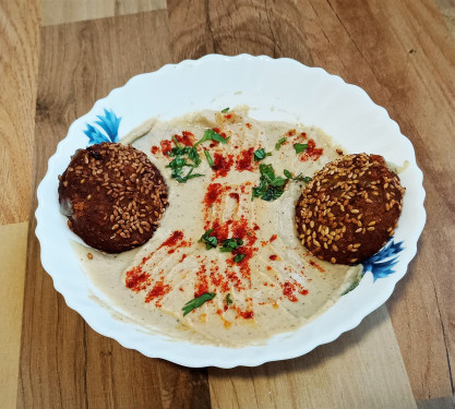 Guru Garlic Cheese Falafel With Hummus