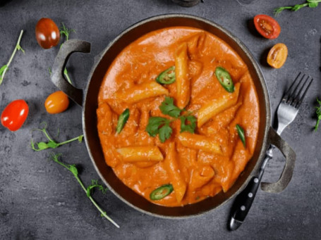 Penne In Makhani Sauce (Flavoured Chicken Dices)