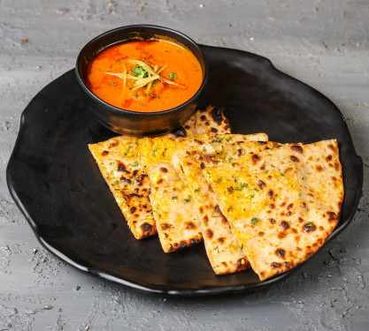 Cheese Kulcha With Gravy (1 Pcs)