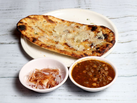 Garlic Kulcha Naan With Channe (Per Pc)