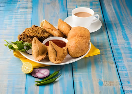 2 Samosa 2 Kachori Masala Tea