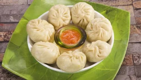 Veg Steam Momos (8Pcs) Served With Onions