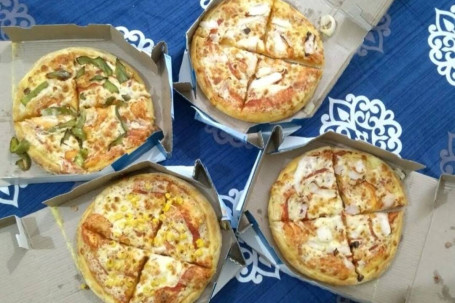 4 Veg Single Pizza