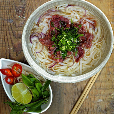 Pho Tai Lean Rare Beef With Delicate Rice Noodle Soup)
