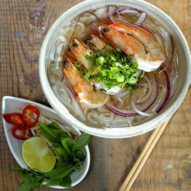 Pho Tom Juicy Fresh Water Prawns In Delicate Rice Noodle Soup
