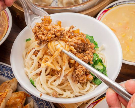 Zhà Jiàng Miàn Soybean Paste Noodles