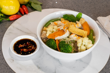 Vegetarian Noodle Soup With Veggie And Tofu