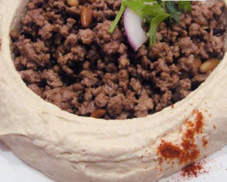 Hummus with meat