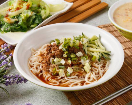 Tossed Noodles With Minced Pork