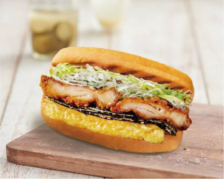 Hǎi Tái Cuì Jī Huáng Hòu Bǎo Brioche Burger Con Alghe Marine E Pollo Crispy