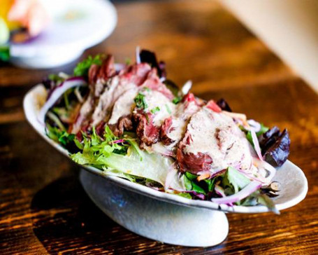 Beef Tataki Salad With Garlic Chips