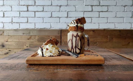 Vegan Biscoff Freakshake