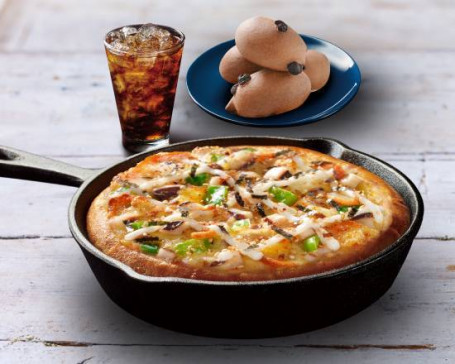 Masă Exclusivă Cu Pizza Japoneză Takoyaki
