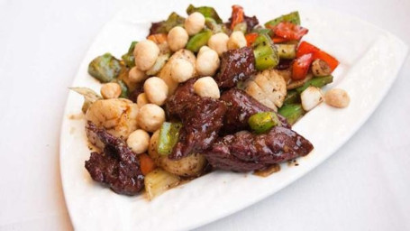 Scallops Steak Cubes With Macadamia Nuts Xià Guǒ Dài Zi Niú Liǔ