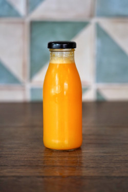 Fresh Apple, Carrot Ginger Juice