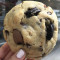Chunky Chocolate Chip Cookie con Nueces Rellenas