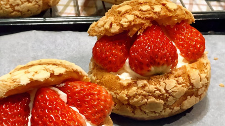 Big Strawberry Cream Custard Puff