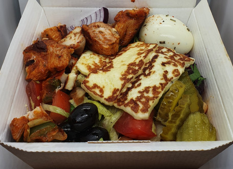 Salad Box With Grilled Chicken And Halloumi