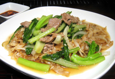 Fried Egg Noodle With Beef