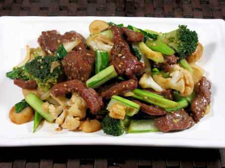Stir Fry Beef With Vegetables In Oyster Sauce