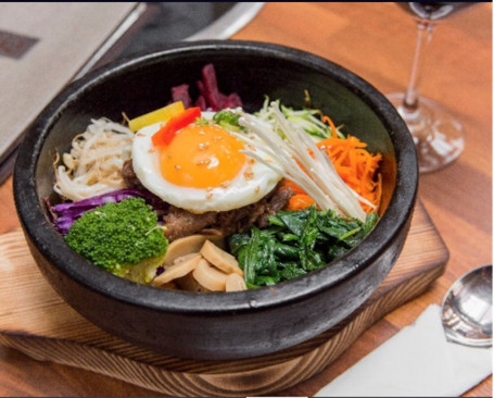 Gorący Kamienny Garnek Bibimbap