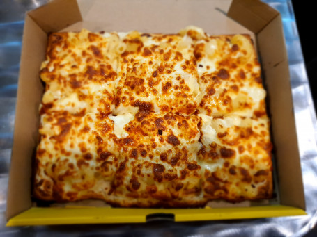 The Mac N Cheesy Pizza