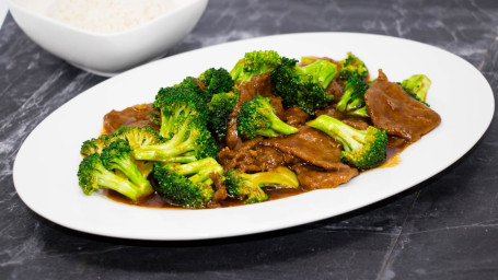 D28. Beef With Broccoli