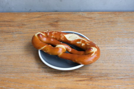 Pretzel Hú Dié Bǐng Miàn Bāo