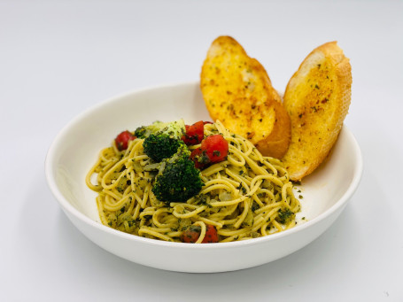 Pesto Spaghetti With Broccoli And Tomato Xiāng Cài Qīng Jiàng Yì Dà Lì Miàn (Vegetarian)