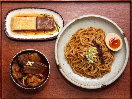 Gǔ Zǎo Hóng Shāo Niú Ròu Bàn Miàn Noodles With Spicy Stewed Beef With Tendon