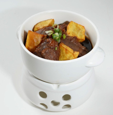 Hóng Cōng De Guā Dùn Niú Jiá Ròu Stewed Beef Cheek With Sweet Potatoes And Shallot Sauce