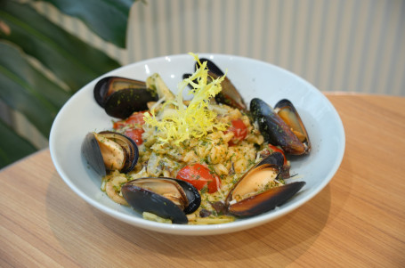 Xiāng Suàn Lǎn Yóu Lán Qīng Kǒu Yì Dà Lì Fàn Blue Mussels Pesto Cream Risotto