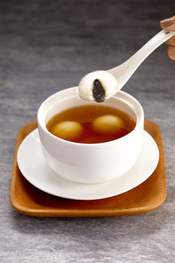 Zī Bǔ Jiāng Chá Tāng Yuán Black Sesame Glutionous Rice Ball Served In Ginger Soup