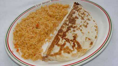 3. Quesadilla De Queso Y Arroz 3. Cheese Quesadilla And Rice